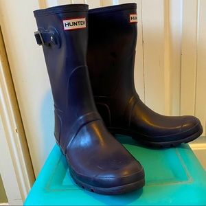 HUNTER Matte Navy Short Rain Boots
